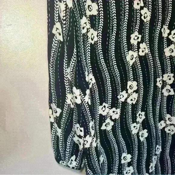 Express Women’s Size Large Black Flower Dress Long Sleeve with white poppy Print - Picture 3 of 6